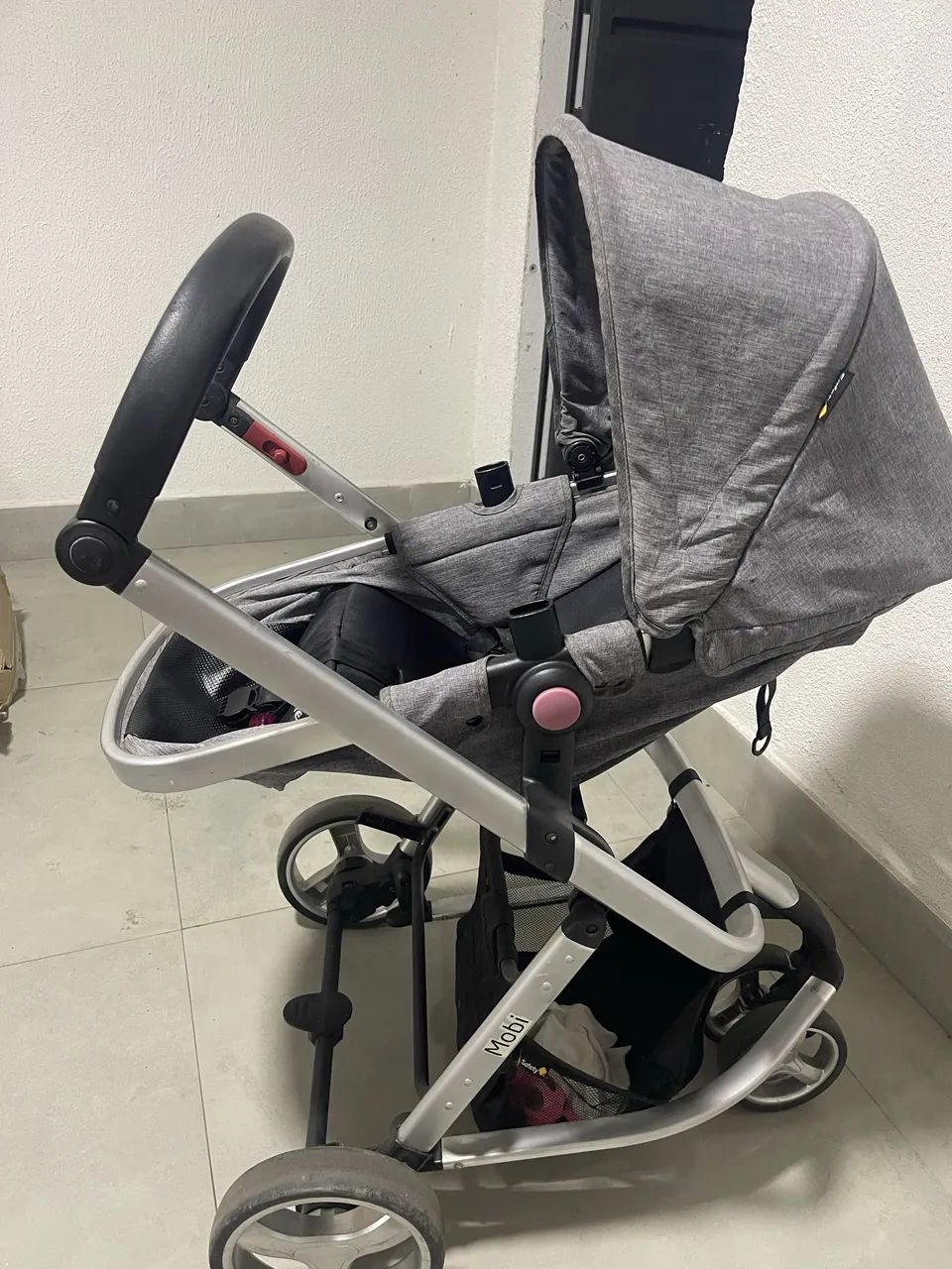 Carrinho de bebê Mobi da Safety 1st