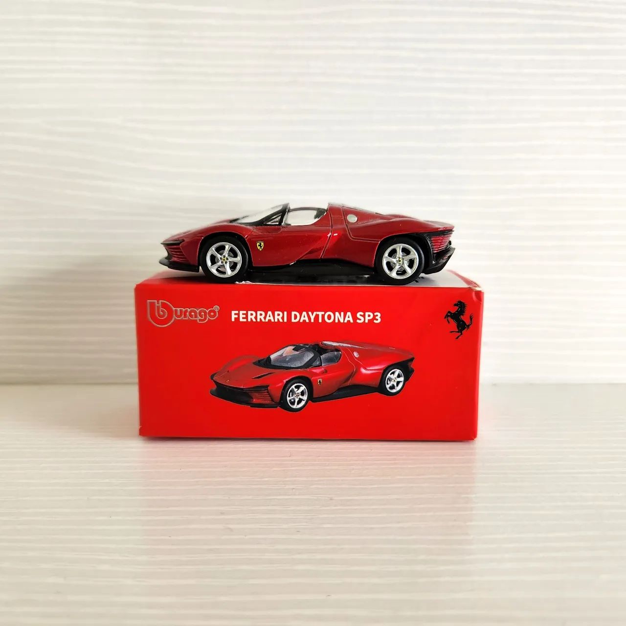 Lote Bburago Ferrari SP3 & Ferrari 812 Competizione - 1:64