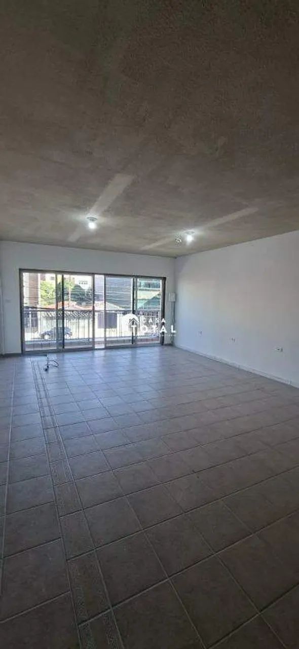 Sala Comercial com para aluguel no bairro Jardim Pilar em Mauá |