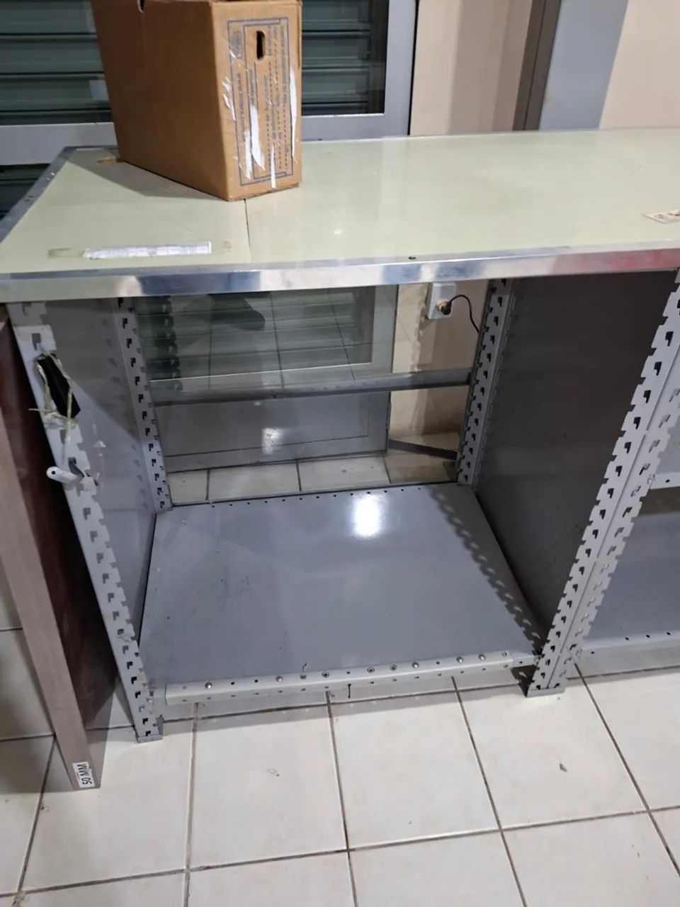 Balcão de Aço com Vitrine de Vidro 4,60 m - Foto 2