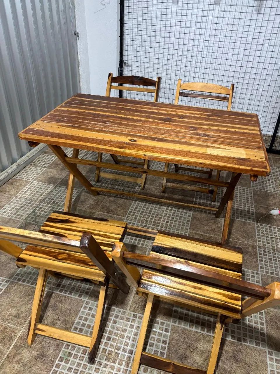 Mesa e cadeiras  - Foto 2