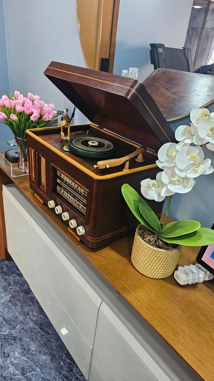 RADIO E VITROLA ANTIGA BELÍSSIMA. - Foto 4