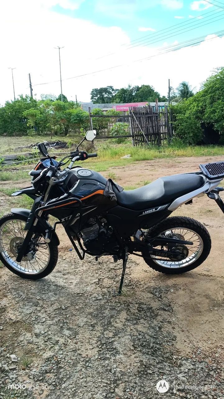 Vende-se lander 250 moto nova 