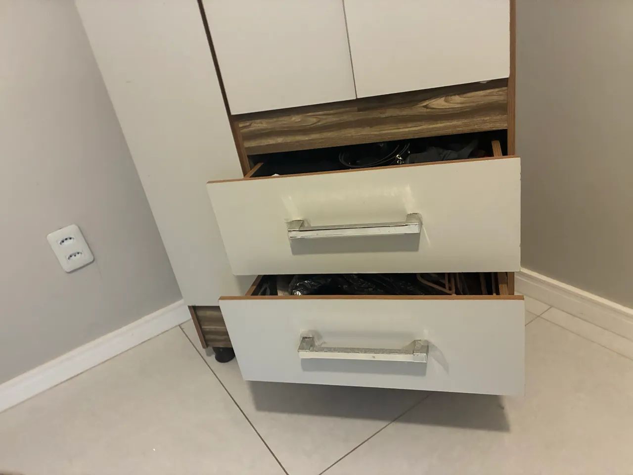     Guarda-Roupa 3 Portas e 2 Gavetas - Ótimo Estado  - Foto 5