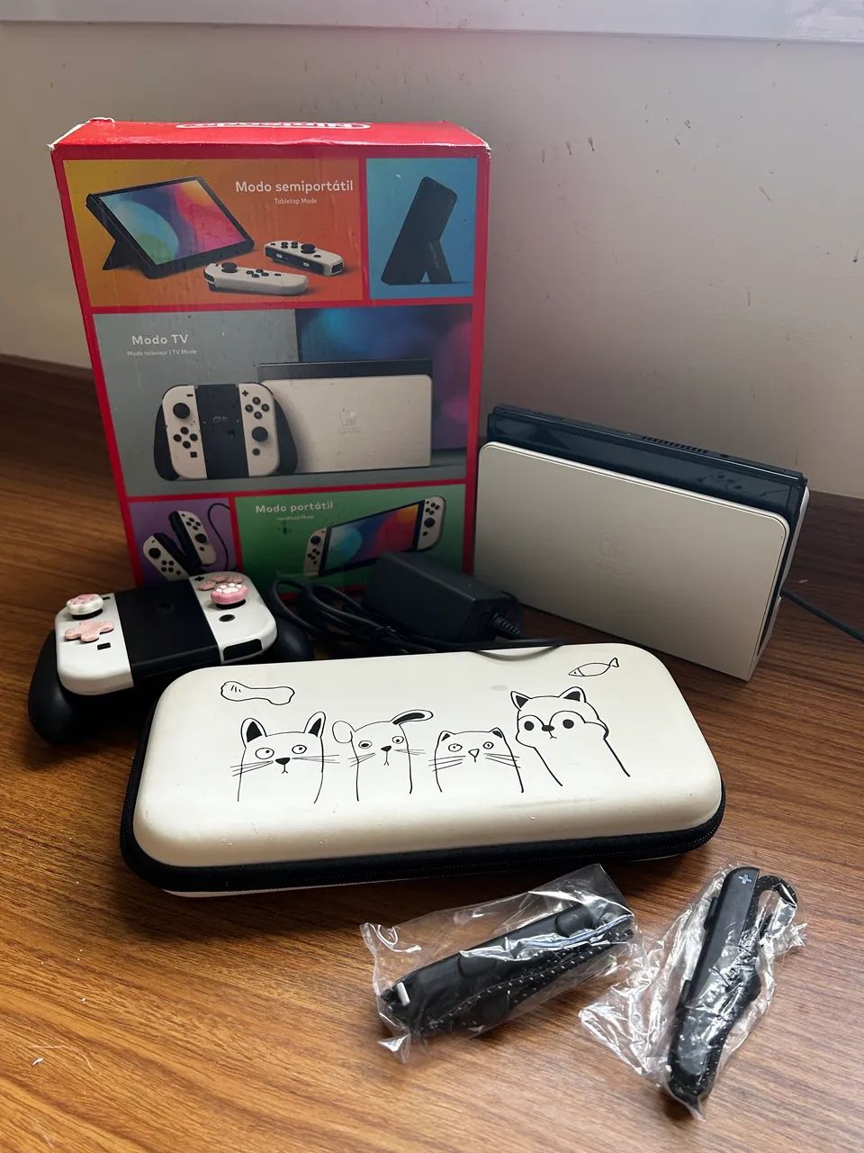 Console Nintendo Switch OLED Branco com capa