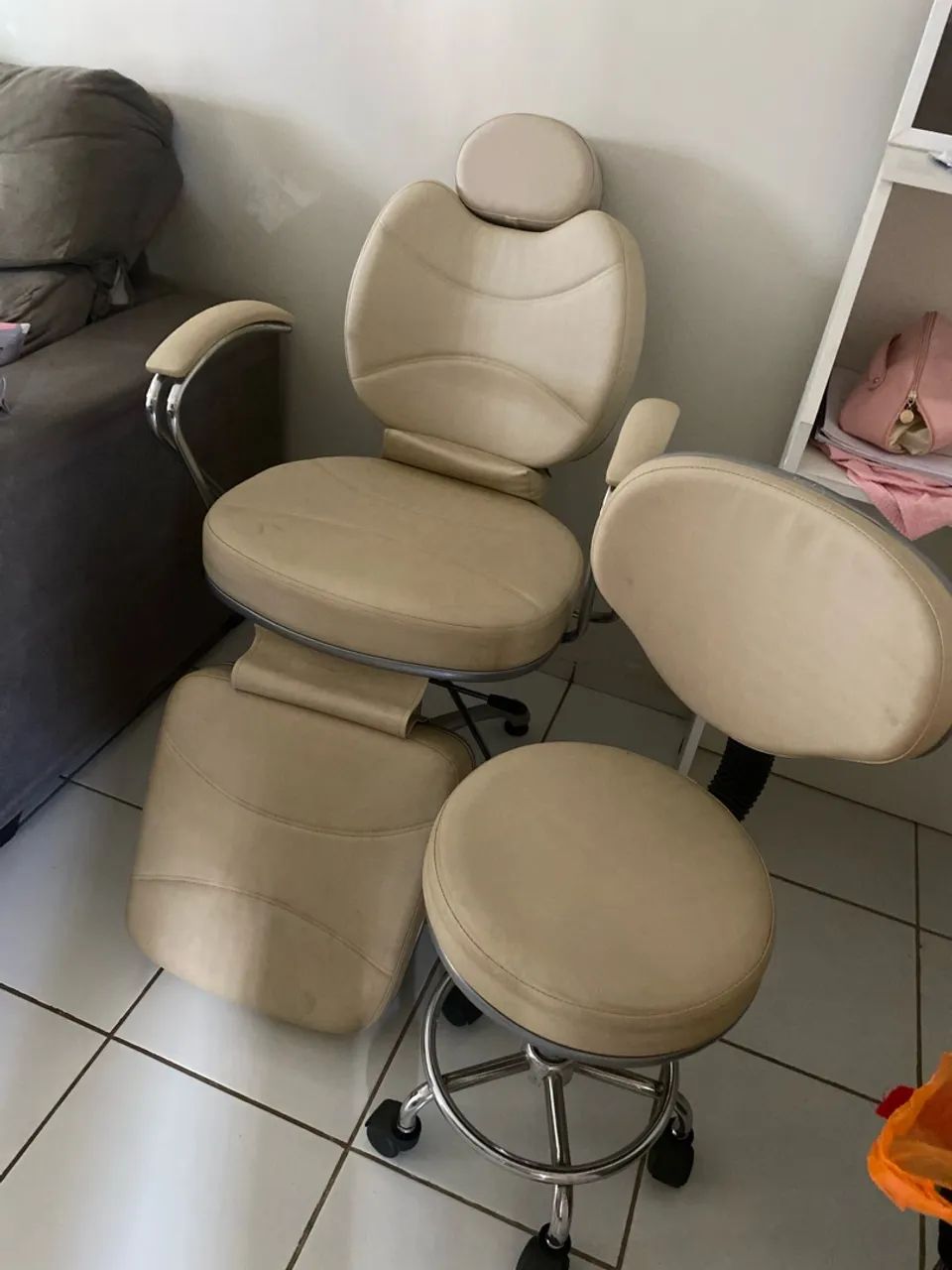 Vendo cadeira e mocho - Foto 3