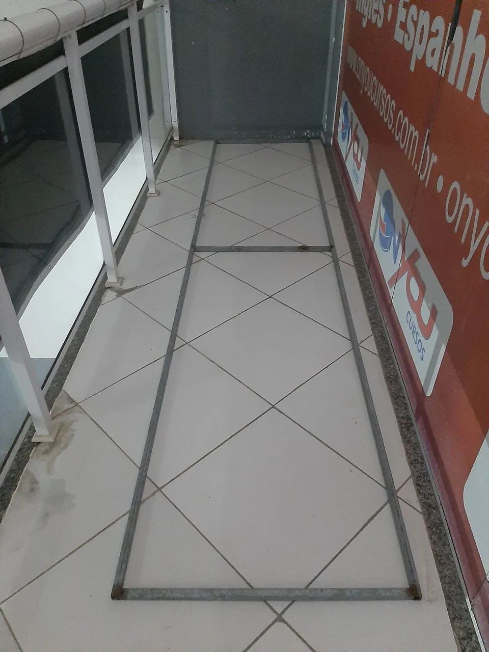 Armação de ferro para banner e publicidade 