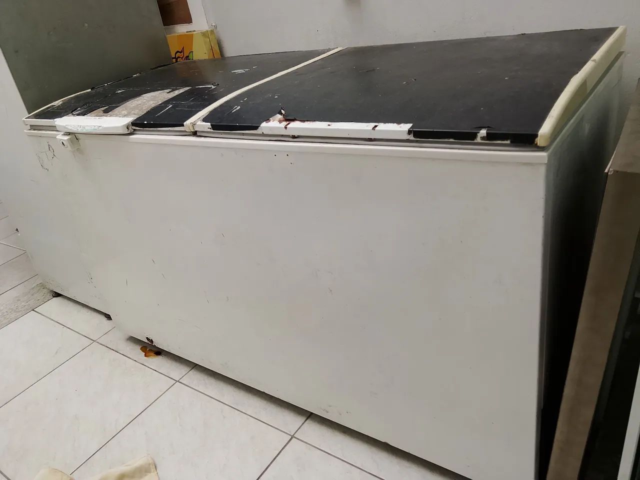 Freezer usado, funciona perfeitamente.