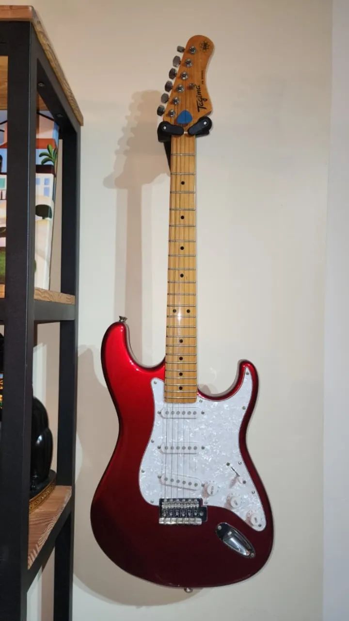 Guitarra Tagima TW-530 em estado de nova