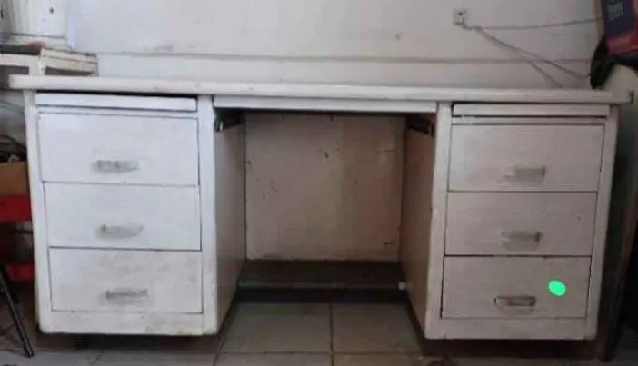 Mesa de escritório em AÇO 
