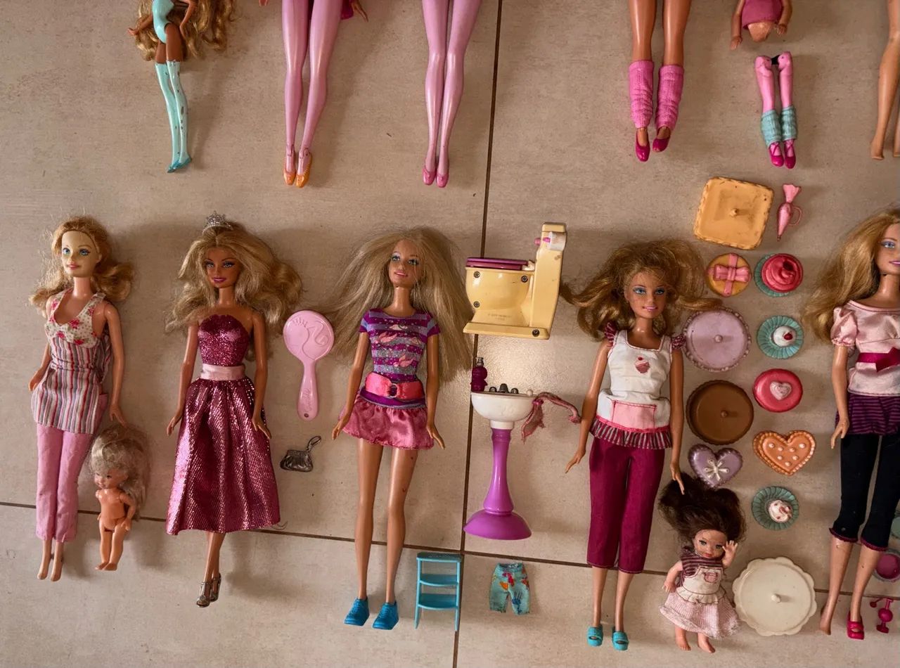 Lote de Barbies com muitos acessórios  - Foto 5
