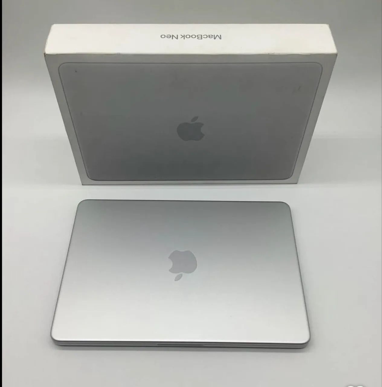 MACBOOK NEO 8/256 T13 SILVER  - Foto 2