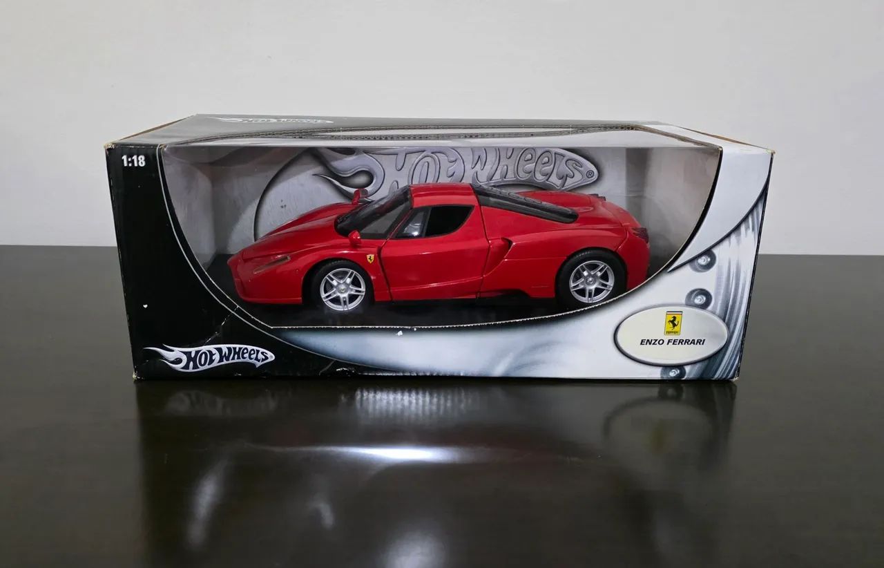 Minuatura Ferrari Enzo 1/18 Hotwheels