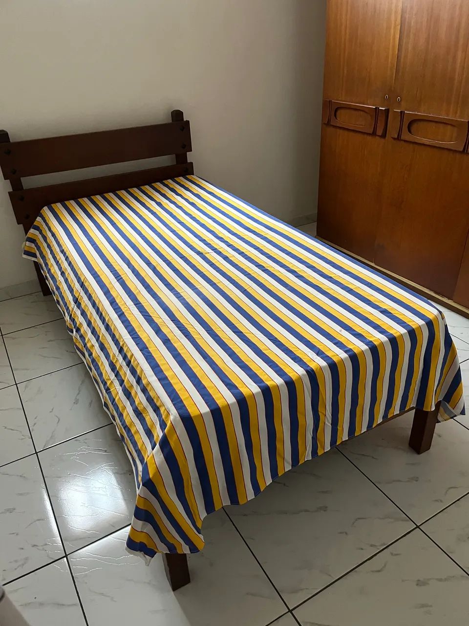 Cama de Solteiro em Madeira Maciça - Muito Resistente - Foto 4