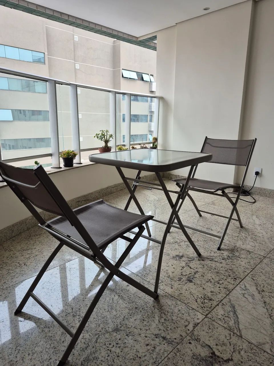 Mesa e cadeiras dobráveis área externa