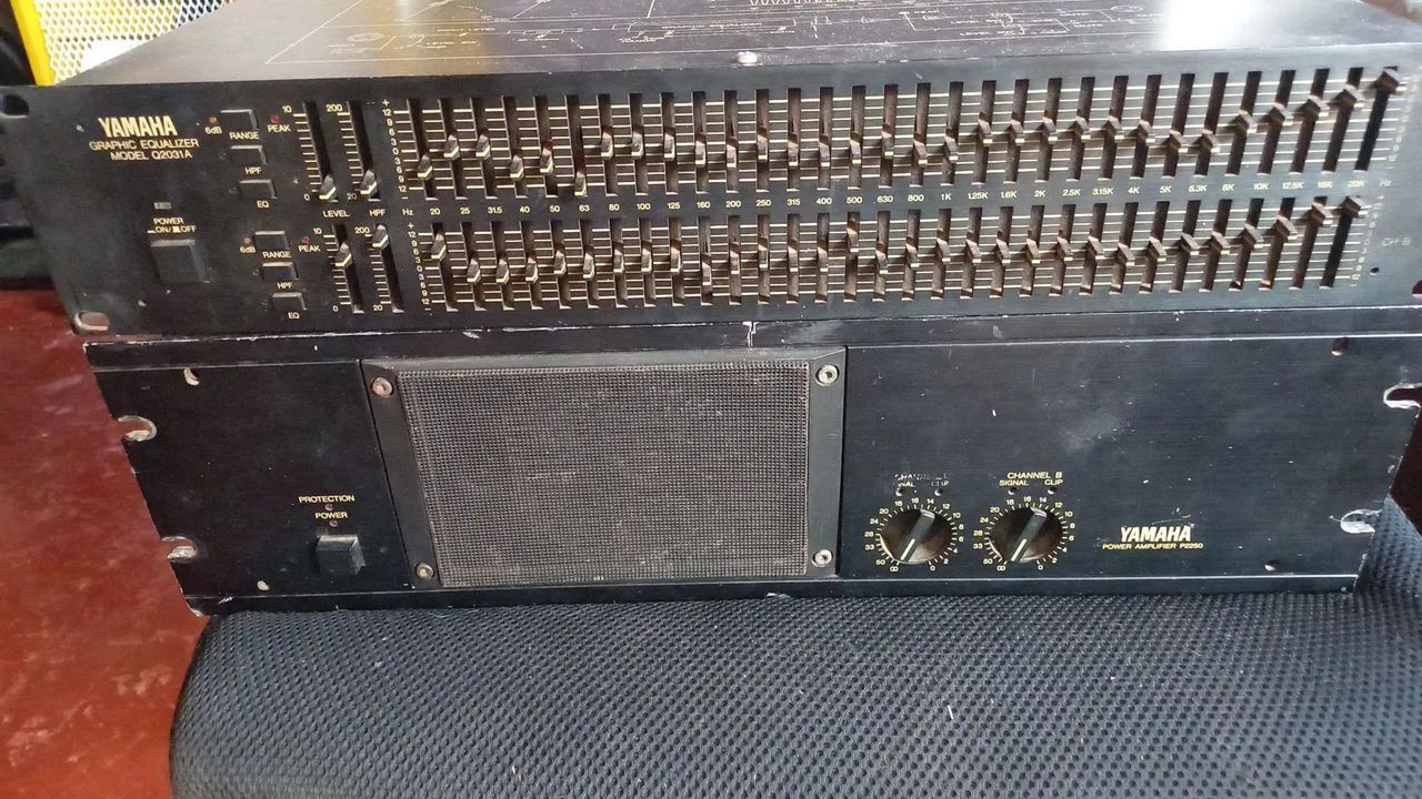 Amplificador Yahama P2250 e Equalizador Q2031A - Equipamentos e