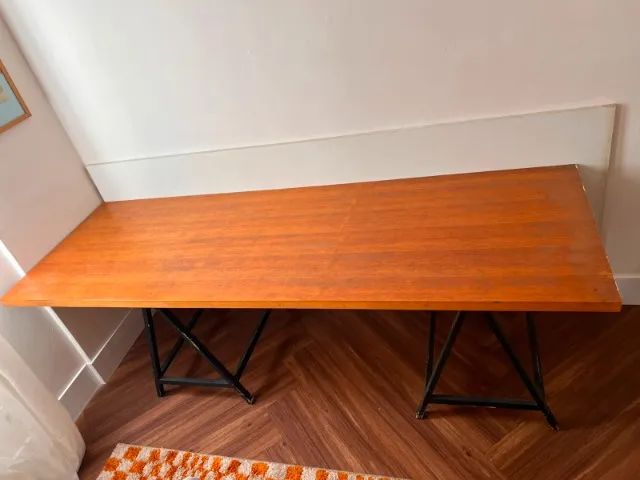 Mesa de madeira com cavalete de metal  - Foto 2