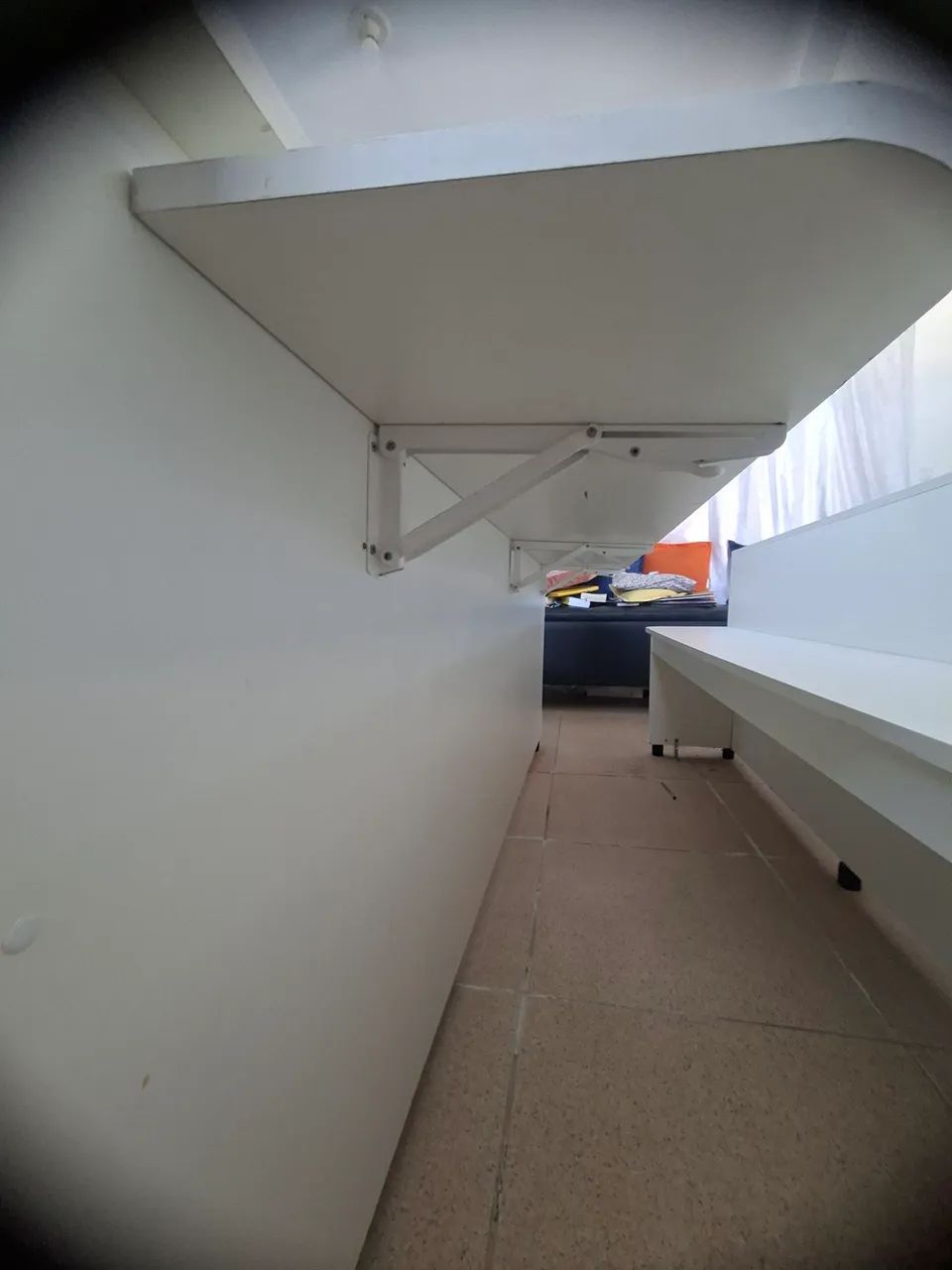 Conjunto  com quatro bancos e escrivaninha  - Foto 3