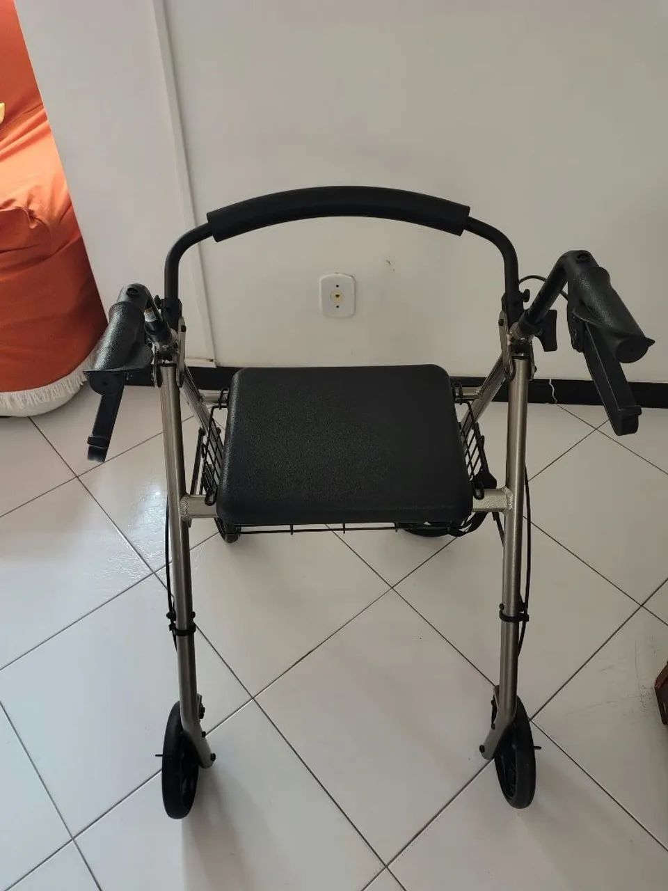Andador para idoso de 4 rodas - Foto 3