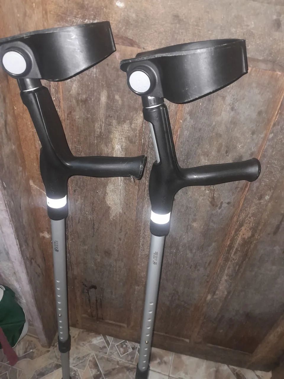 Muleta e bota ortopédica tamanho G