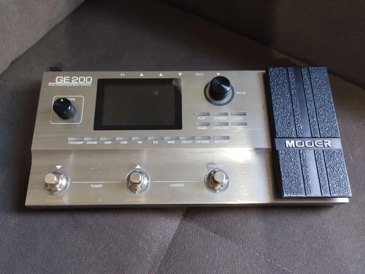 Pedaleira de guitarra Mooer GE 200 - Foto 3