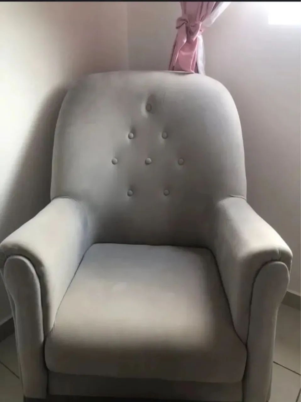 Poltrona de amamentação com puff  - Foto 3