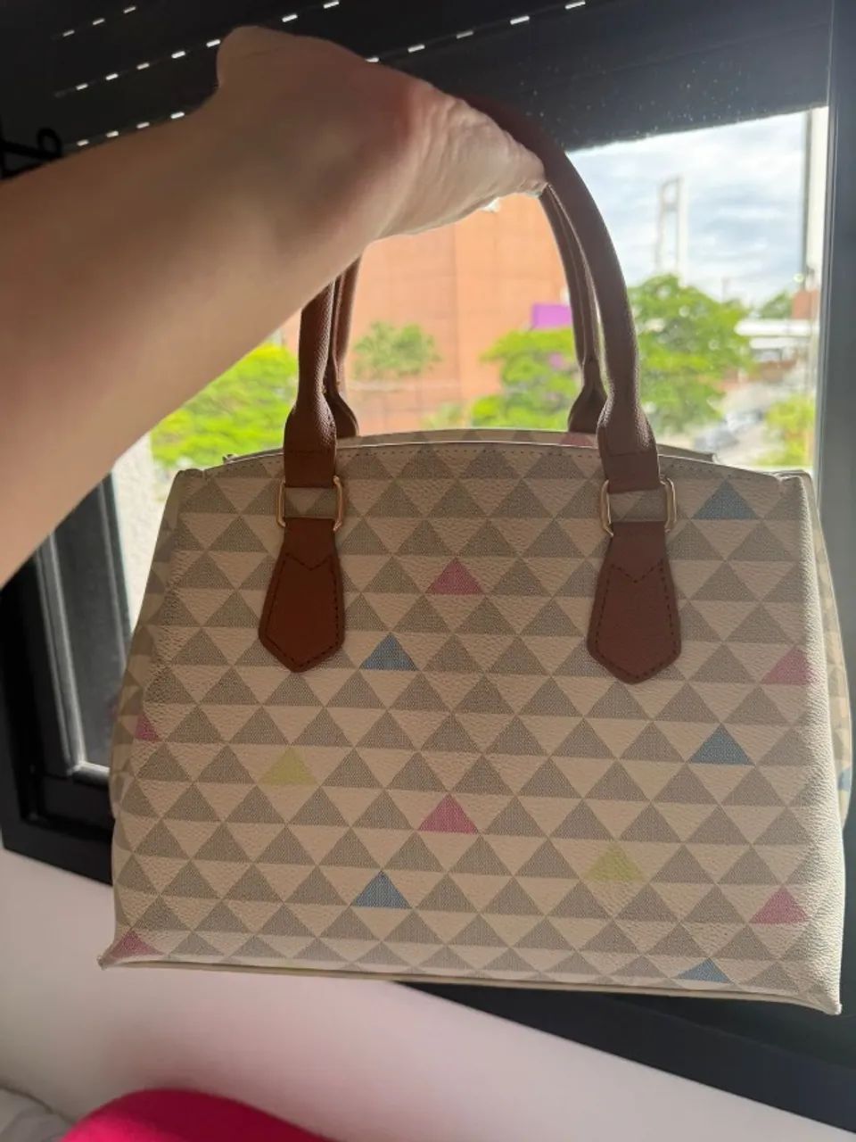 Bolsa Renner com Porta Moedas e Estampa Triângulos - Foto 2
