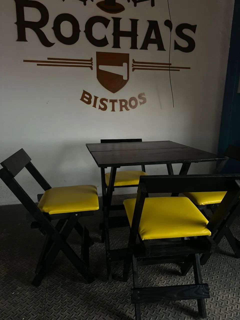 Mesa baixa 70x70 cm + 4 cadeiras estofadas  - Foto 4