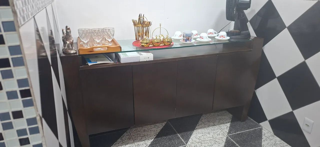 Mesa e aparador 
