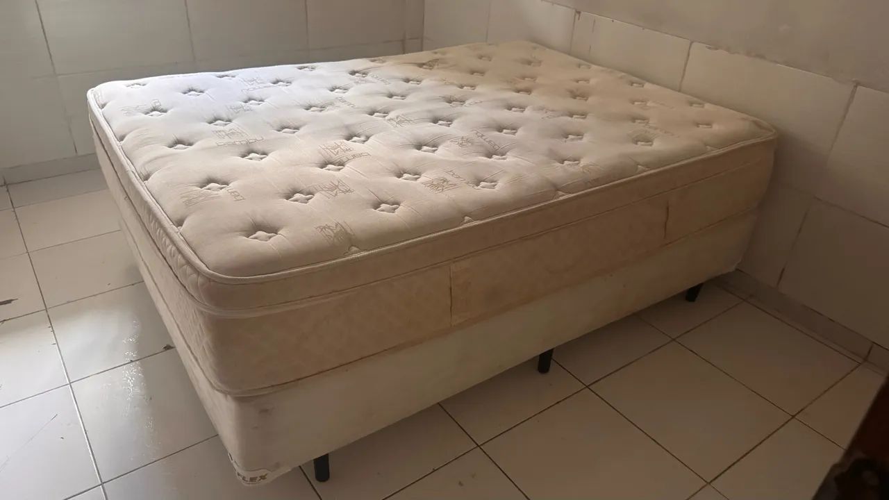 Cama semi nova 
