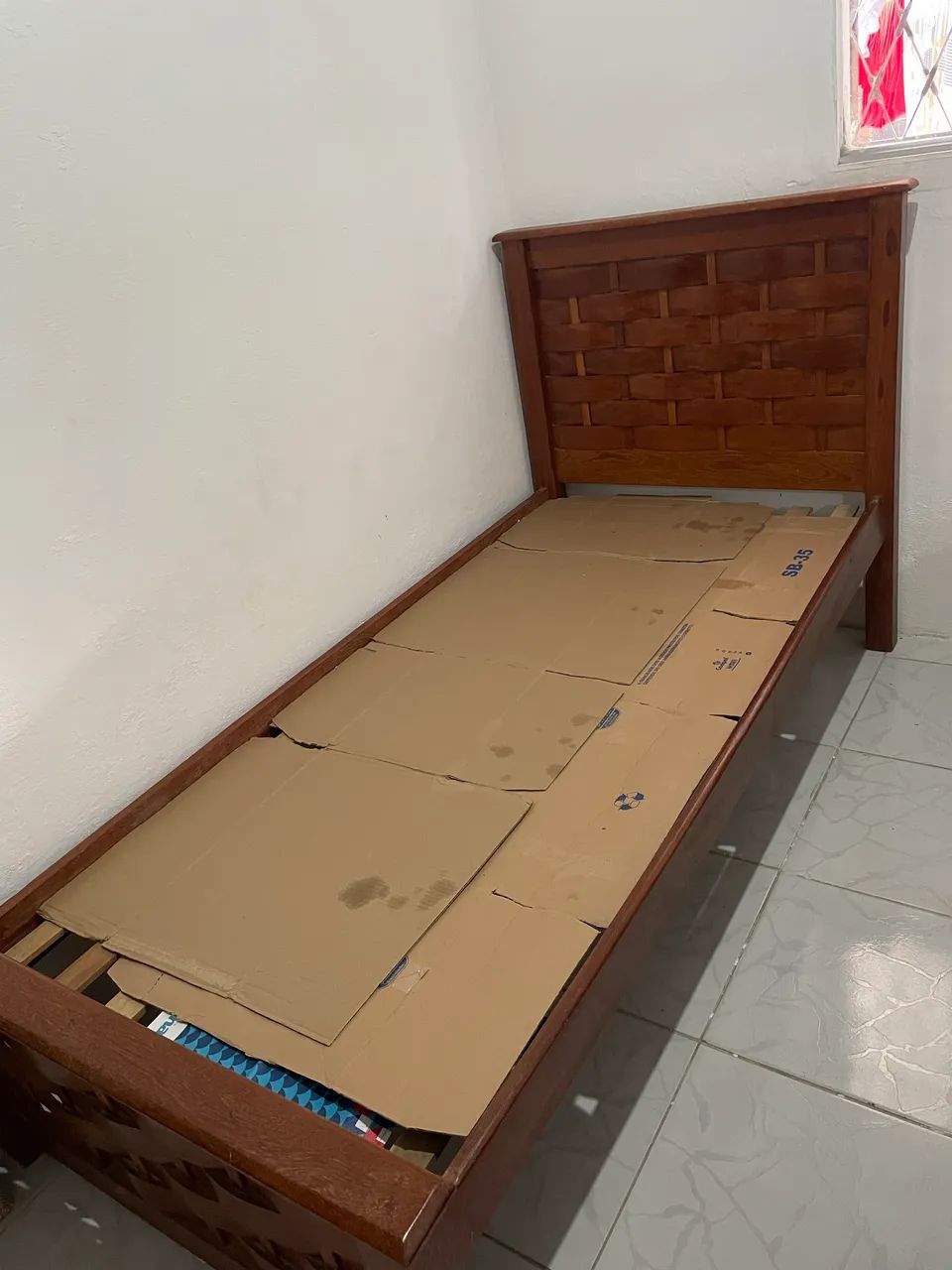 Cama solteirão de madeira 