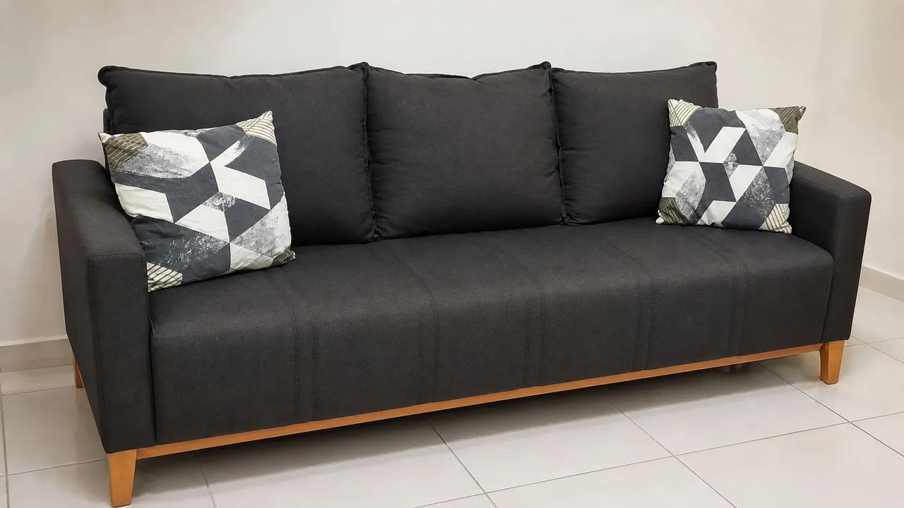 Sofá três lugares 