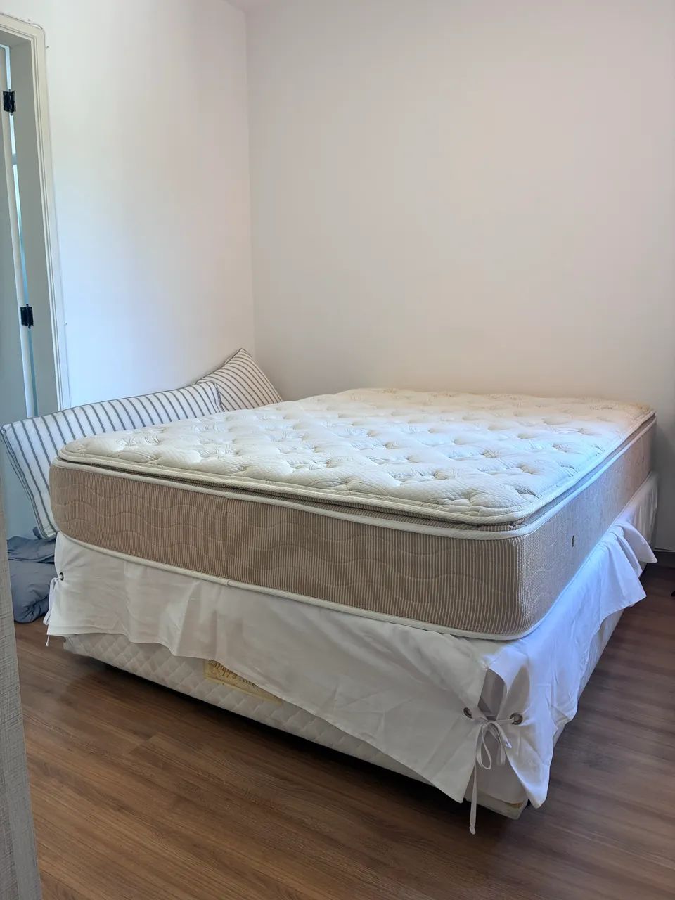 cama casal padrao com bau - Foto 4