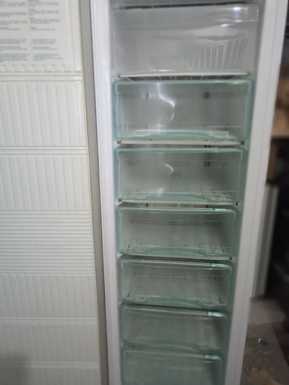 Freezer vertical Eletrolux F26  - Foto 2
