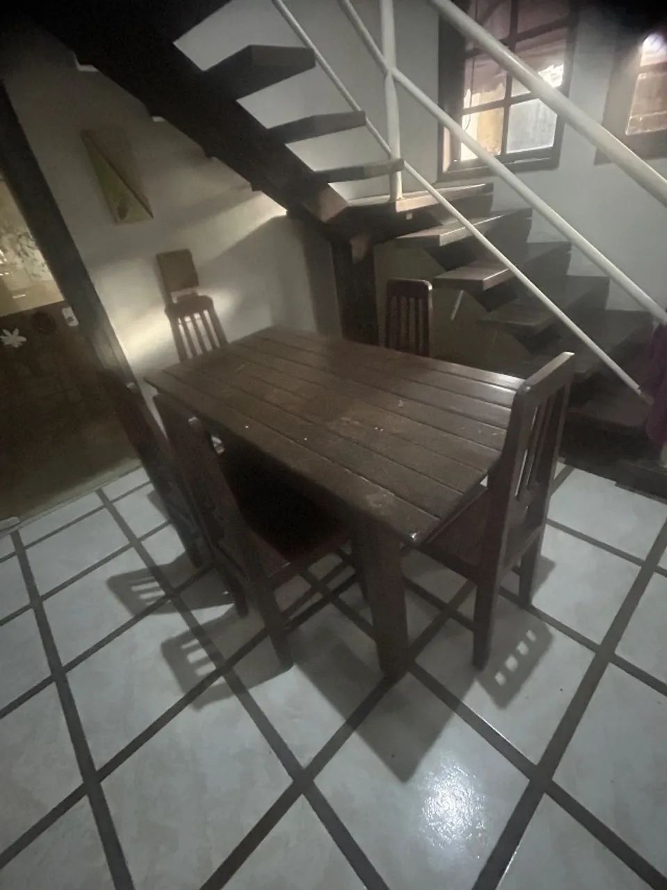 Mesa rústica madeira de lei com 5 cadeiras - Foto 4