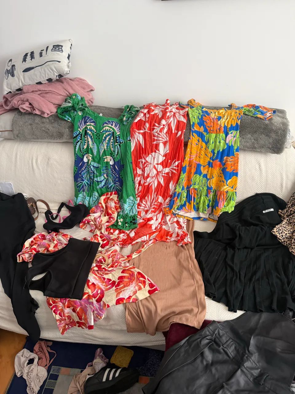 Lote de roupas Zara e outras 