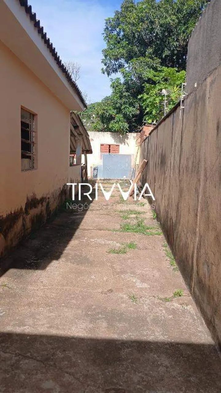 Casa no Saraiva  2 quartos, amplo terreno e ótimo potencial