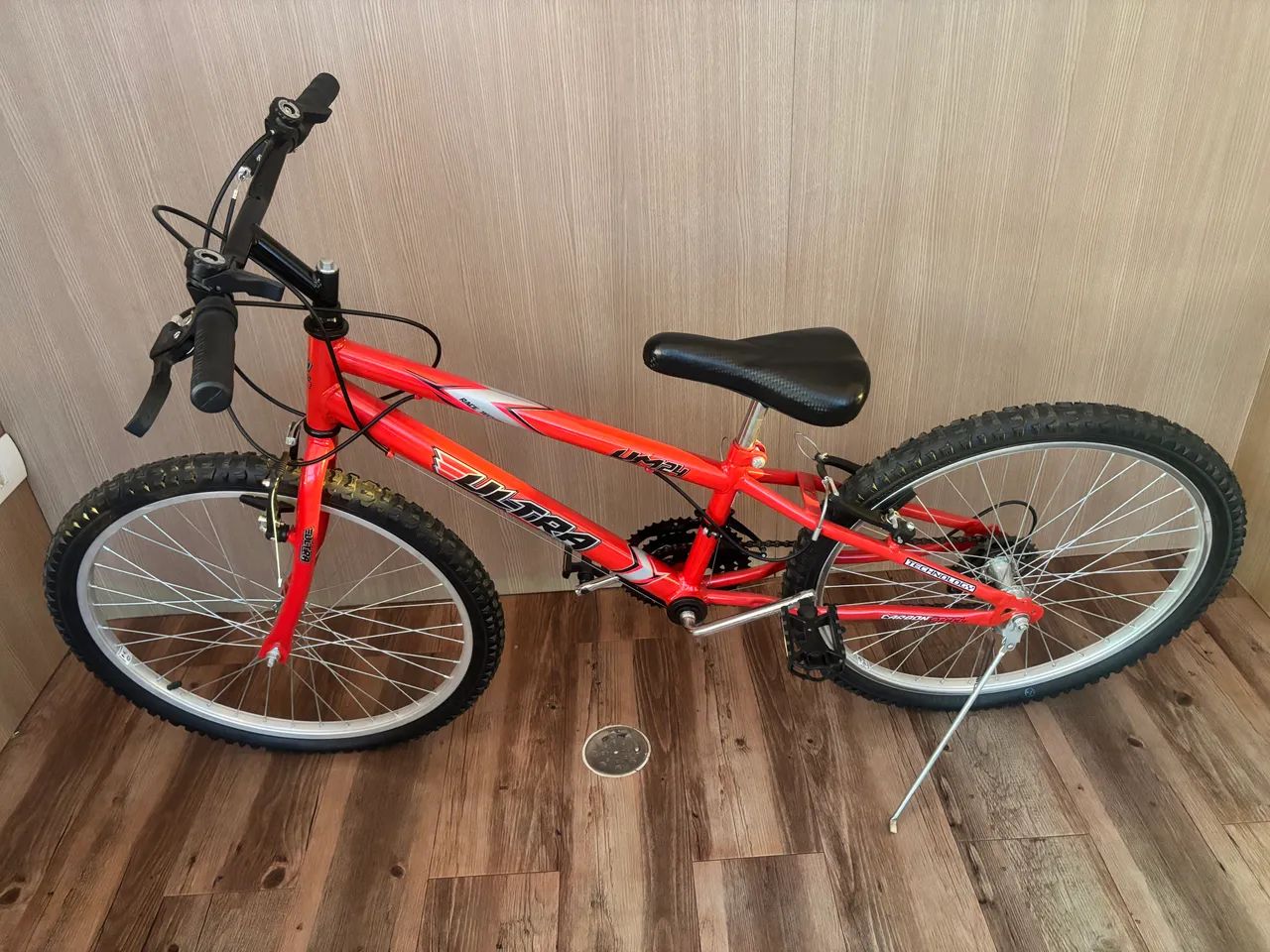 Bicicleta ultra bikes aro 24 com 18 marchas vermelha  - Foto 4