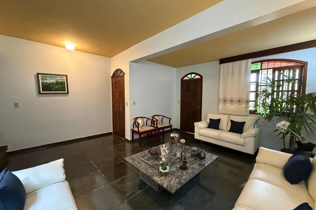Casa à Venda - Havaí, 4 Quartos, 225 m2