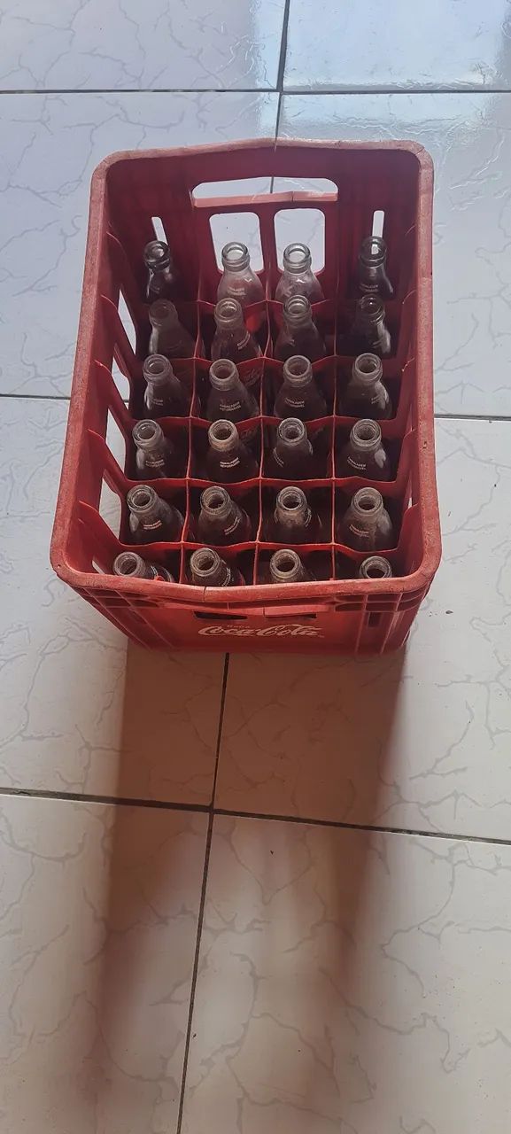 Caixa com 24 cascos coca ks 200 ml