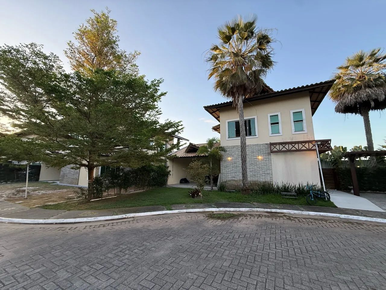 Mansão a venda em condomínio fechado