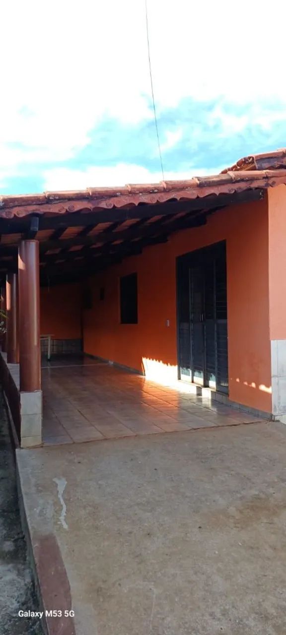 Alugo uma casa
