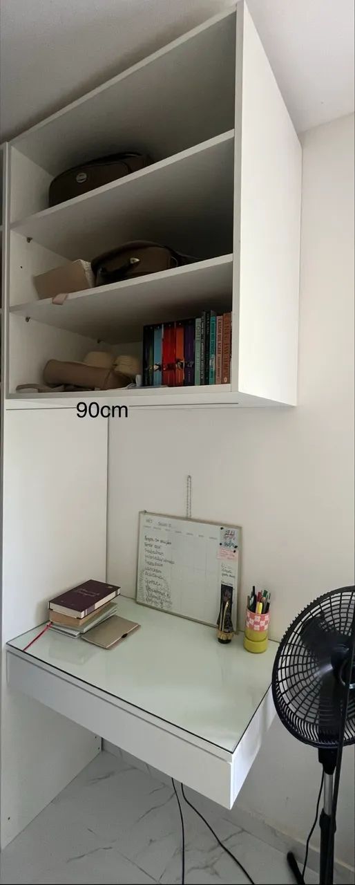 Armários e mesa em marcenaria, cadeiras e cortinas - Foto 4