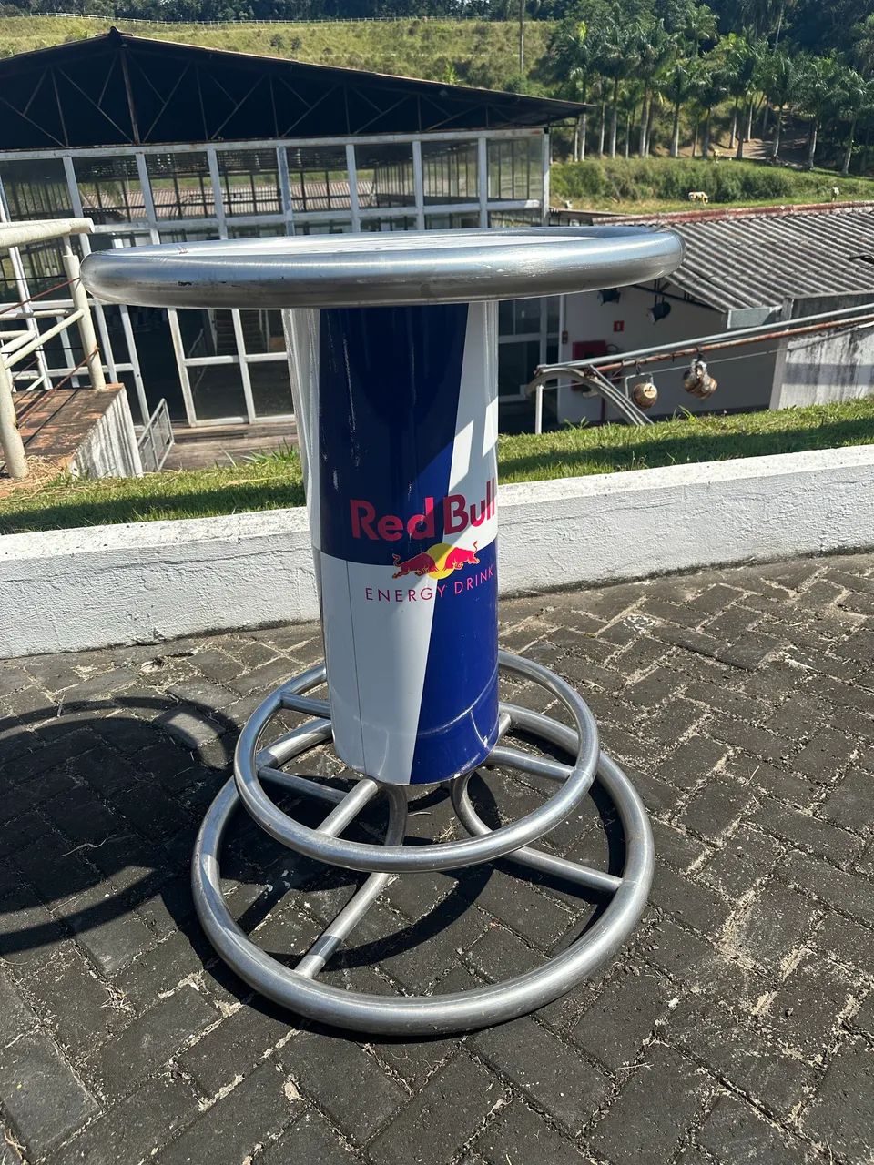 Vendo Aparador ALUMÍNIO RedBull-usado