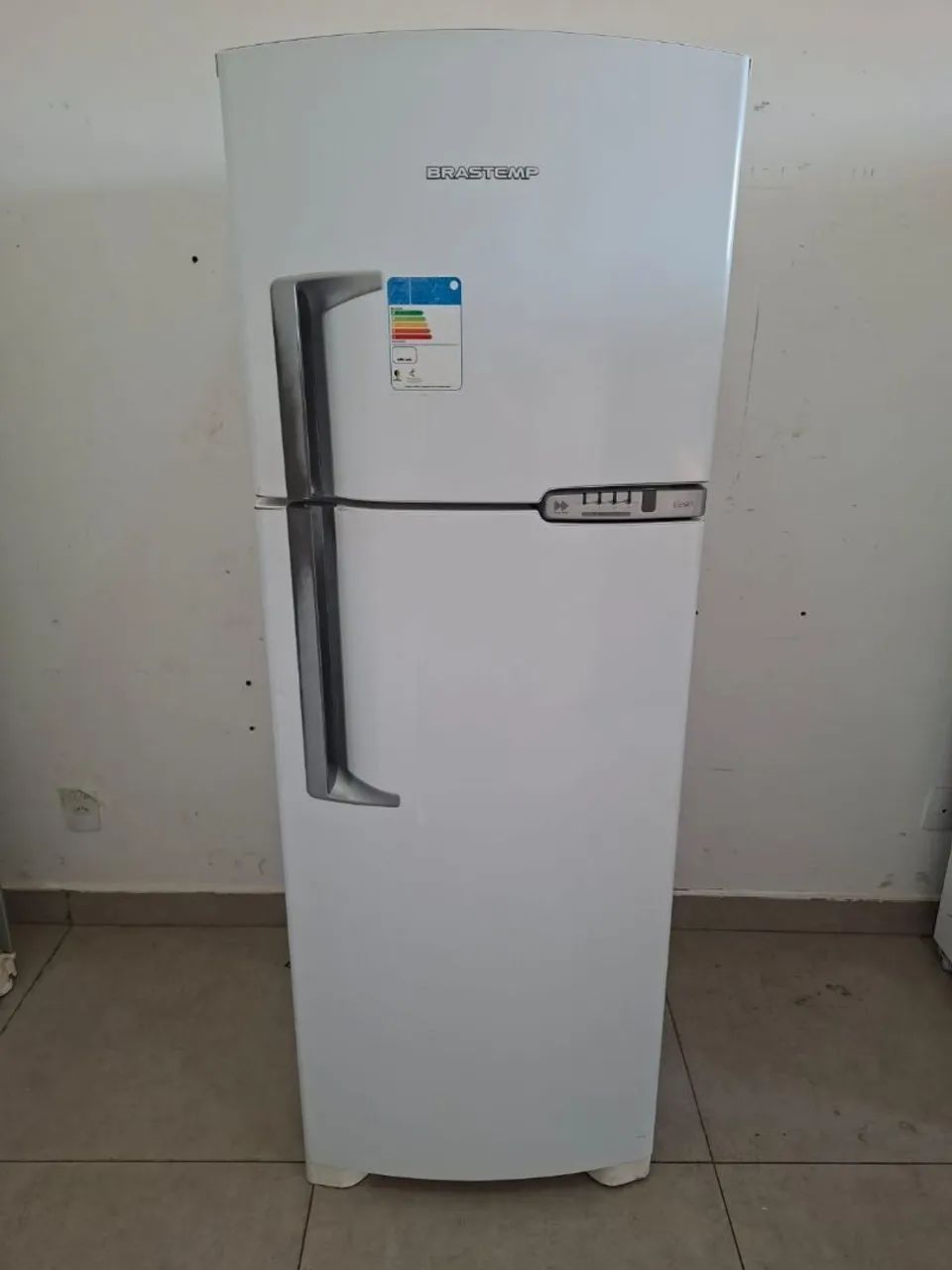 Vendo geladeira 220v