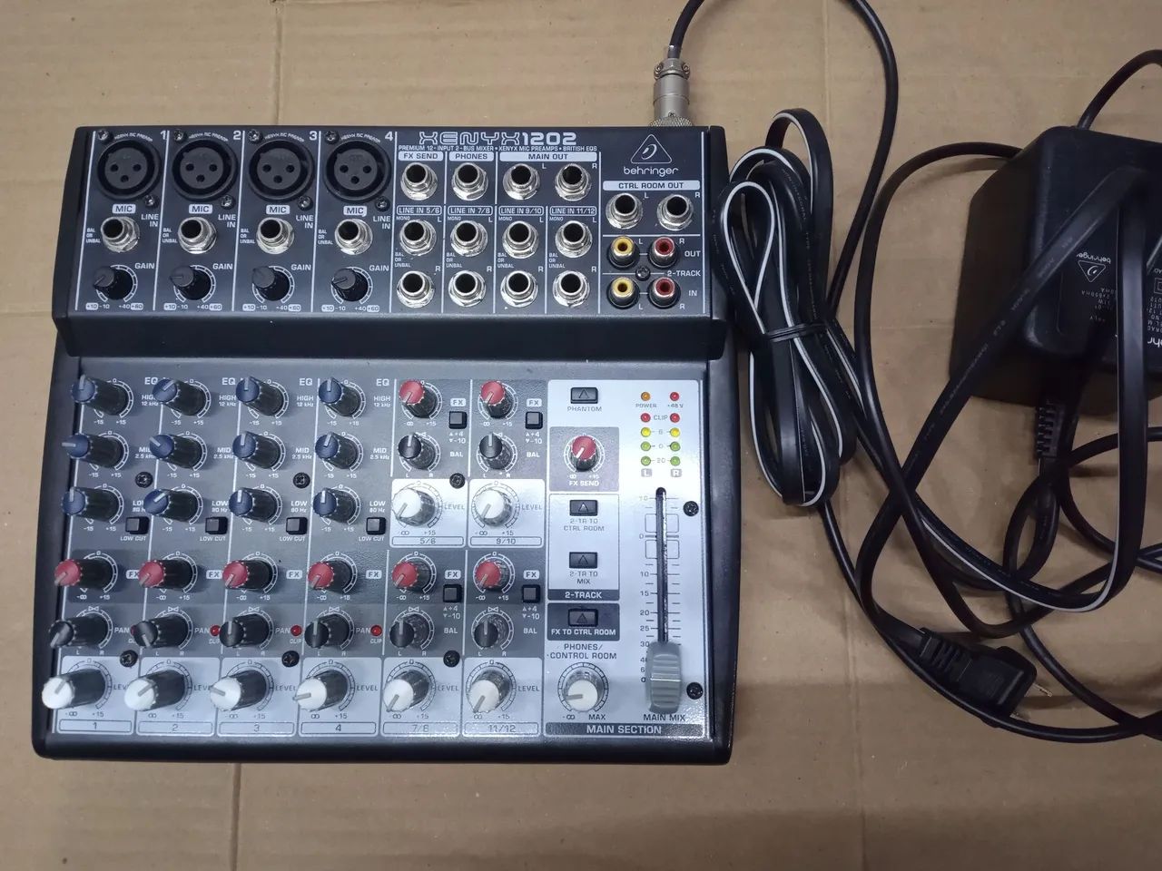 Mesa de som Behringer XENYX 1202 - Foto 5