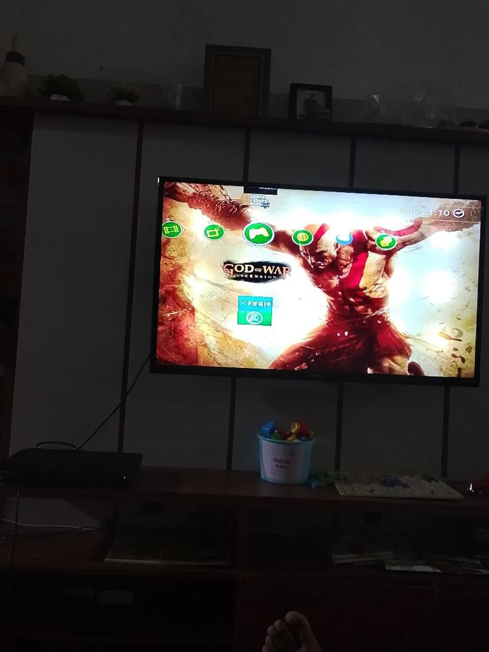 Ps3 slim desbloqueado e dois controles  - Foto 3