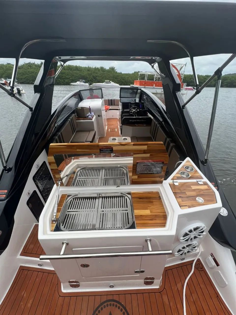 LANCHA ROYAL MARINER 280 - GRAN CABRIO - 2024 - 350 HP - APENAS 100 HORAS NA GARANTIA. - Foto 4