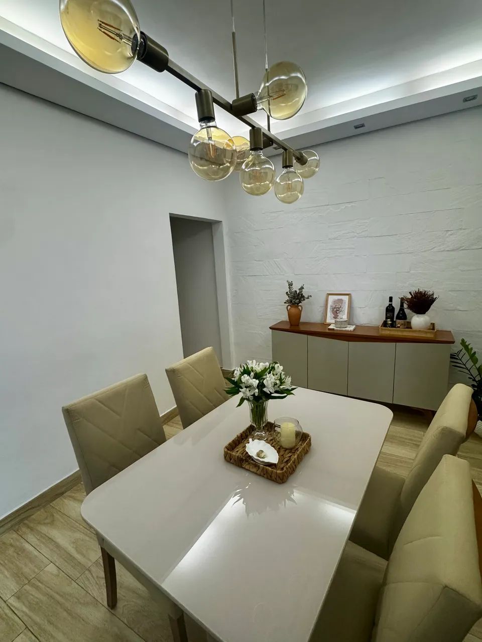 Conjunto de mesa e cadeiras 