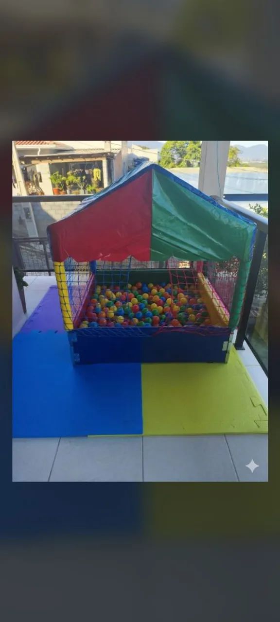 Aluguel de brinquedos, cama elástica e piscina de pebolim.